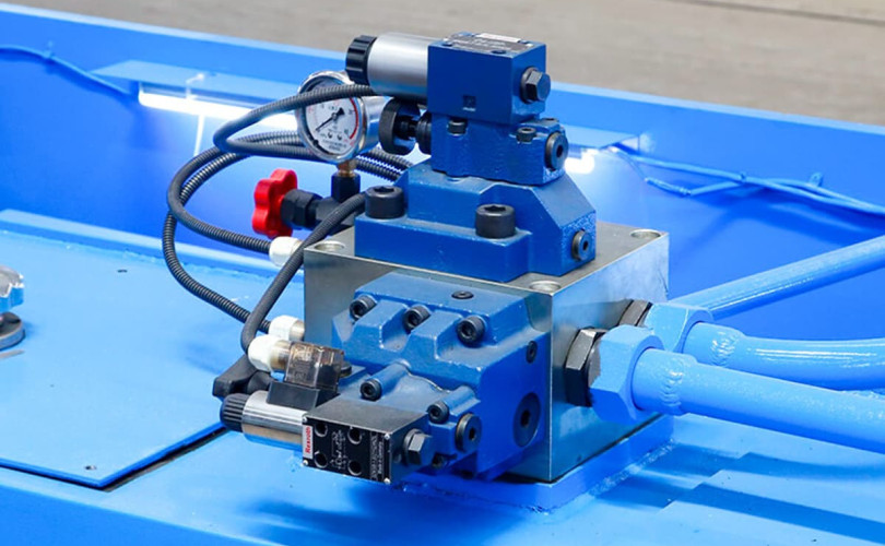 Hydraulic equipment control and maintenance